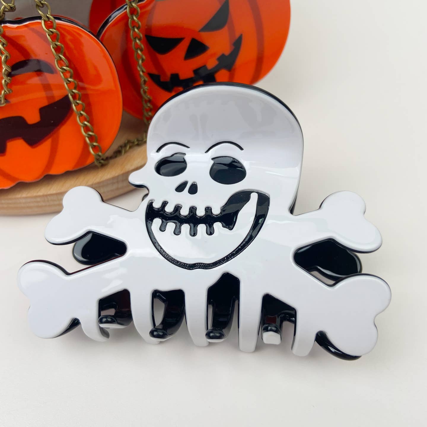 SKULL AND CROSS BONES HAIR CLAW CLIP
