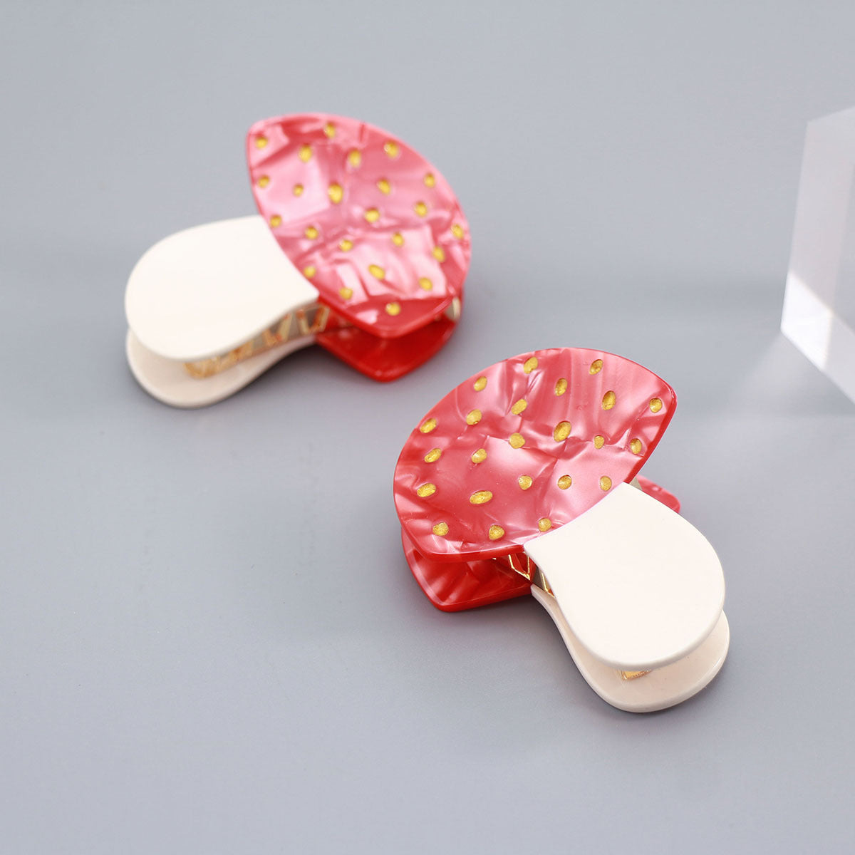 RED MUSHROOM HAIR CLIP