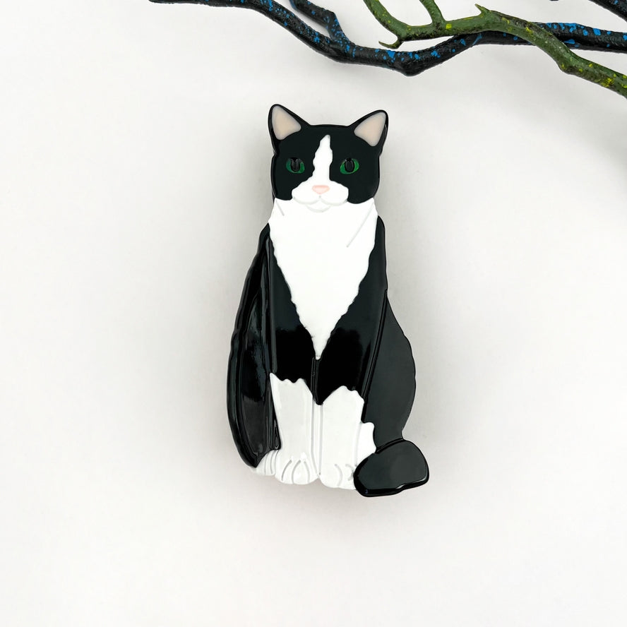 BLACK AND WHITE CAT HAIR CLAW