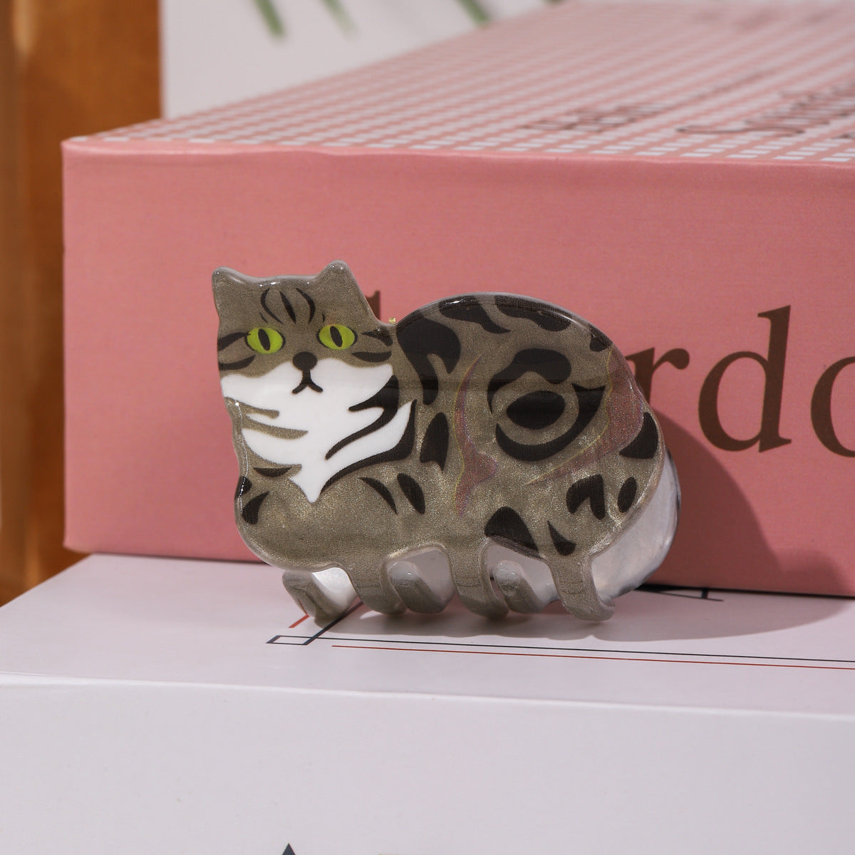 TABBY CAT HAIR CLAW