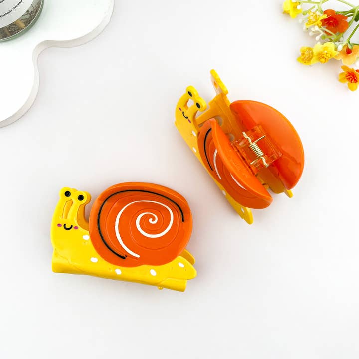 SLOW PACED CUTE SNAIL CLAW CLIP