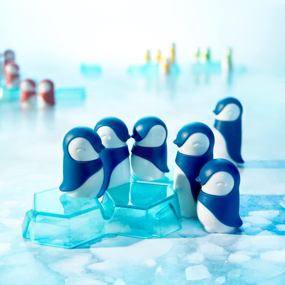 PENGUINS HUDDLE UP!