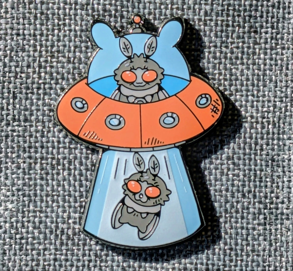 MOTHMAN ALIEN ABDUCTION ENAMEL PIN