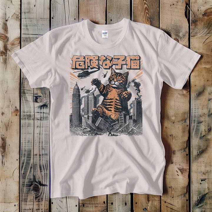 MONSTER CAT DESTROYING THE CITY T-SHIRT