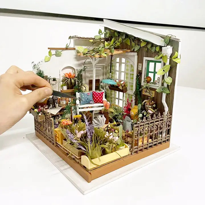 MILLER'S GARDEN 3-D WOODEN MINIATURE KIT