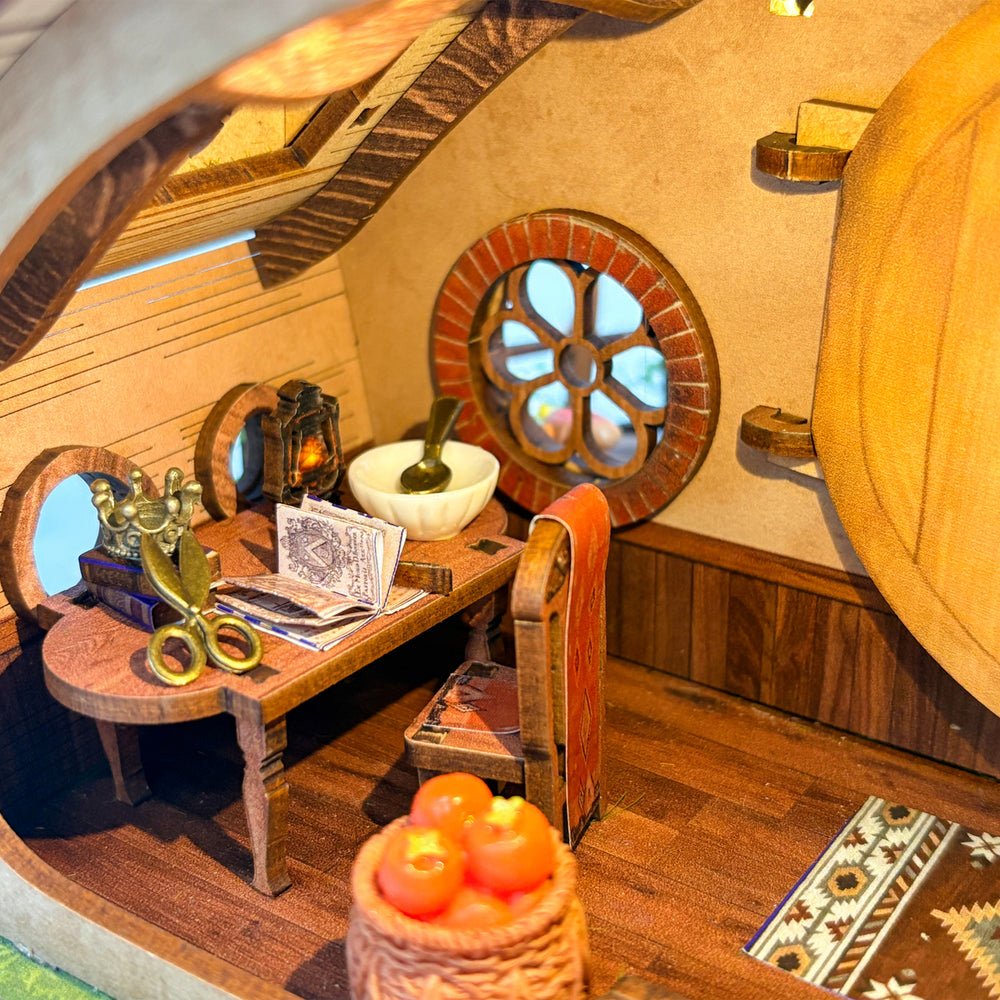 FERN HOLLOW: DIY MINIATURE HOUSE KIT (MIN704)