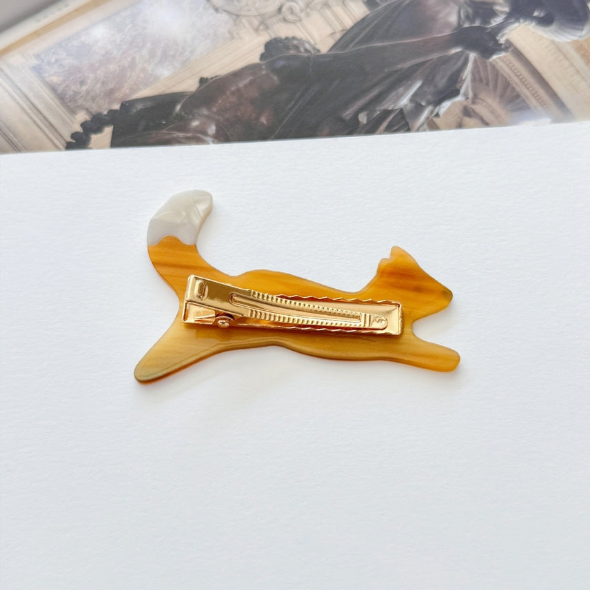 RUNNING FOX HAIR CLAW