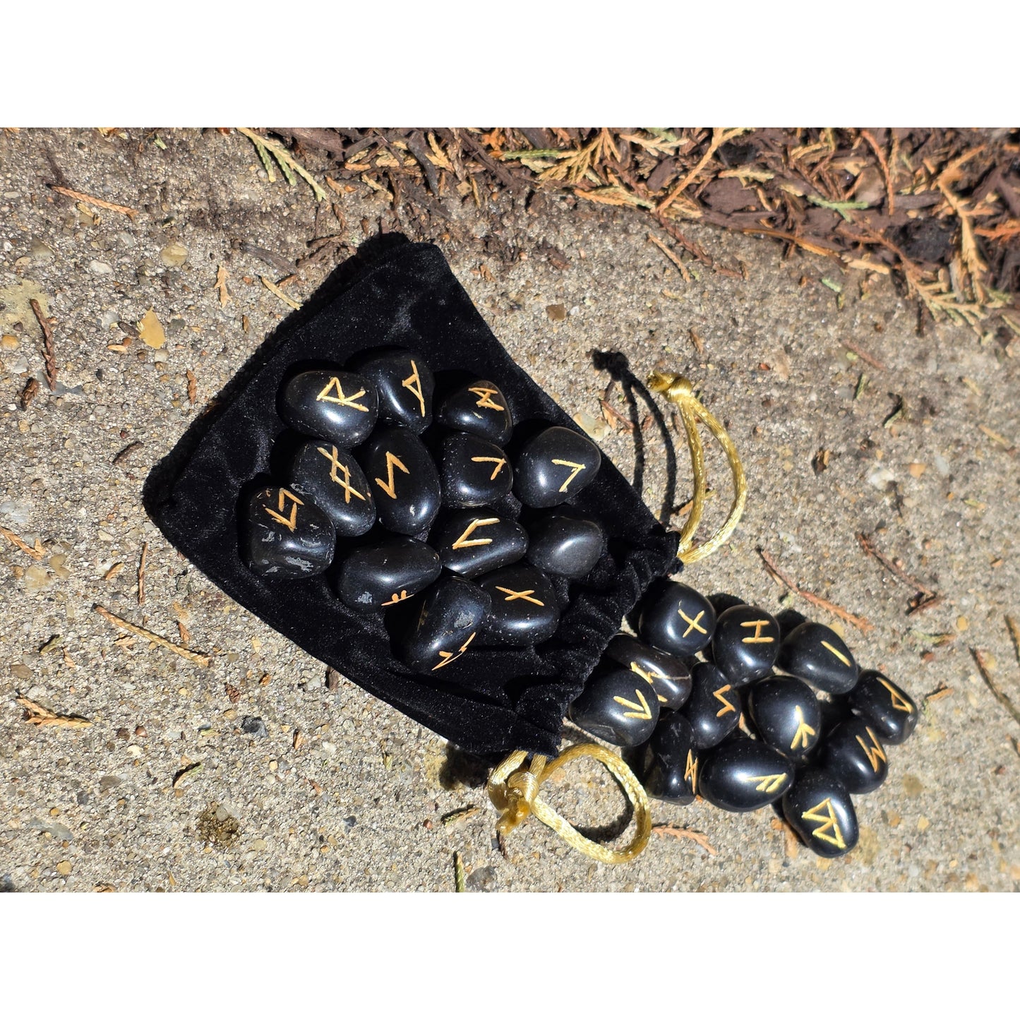 BLACK STONE RUNE SET