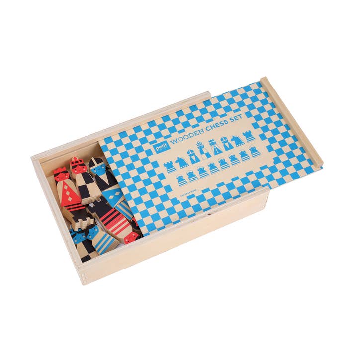 ON THE MOVE WOODEN CHESS SET