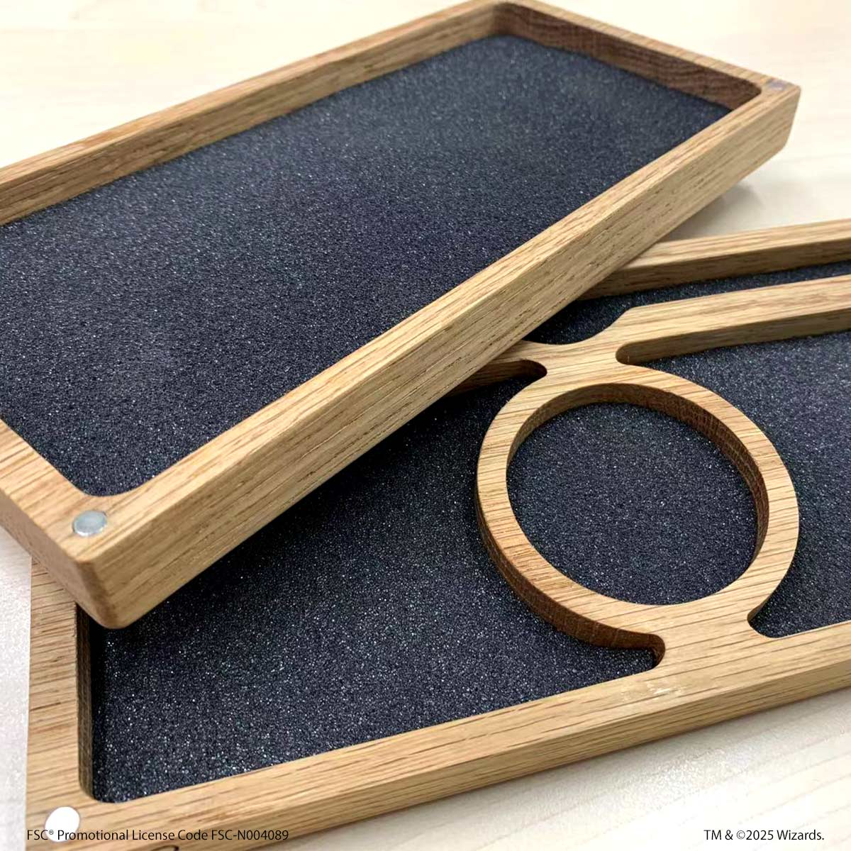 DUNGEONS & DRAGONS WOOD DICE VAULT