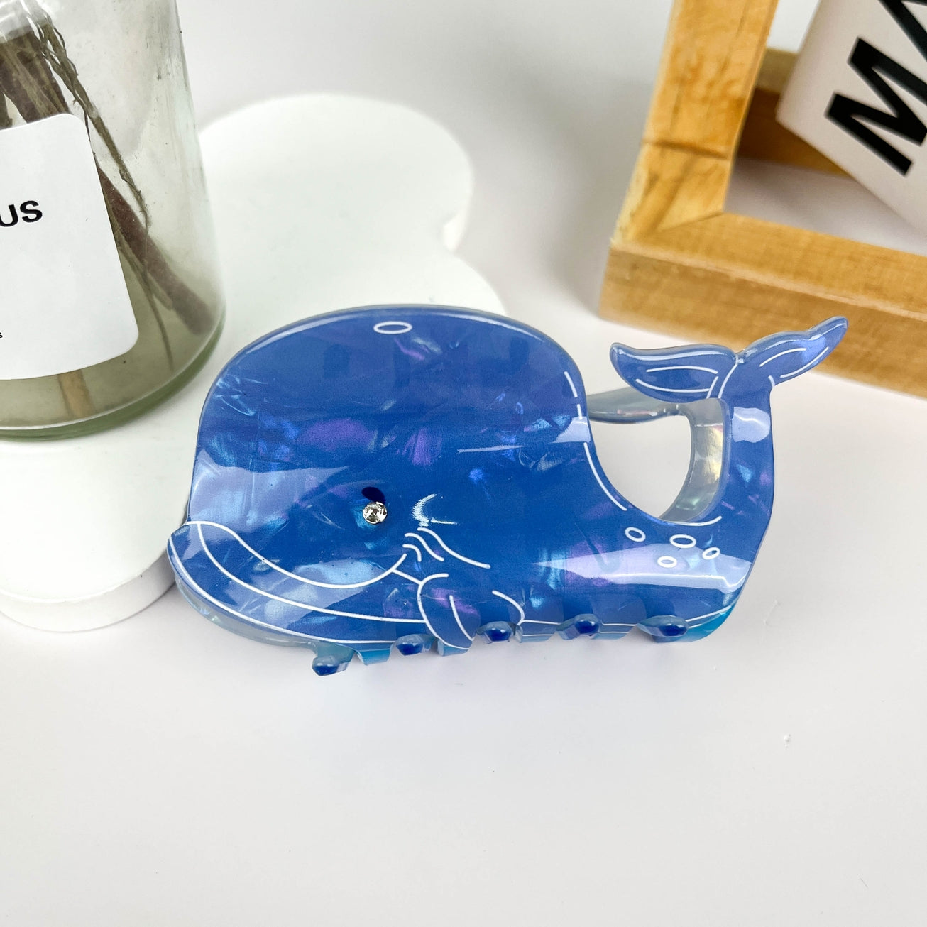 PREPPY WHALE HAIR CLAW CLIP