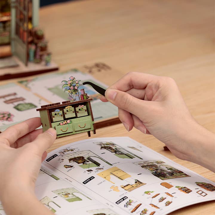 CHAMPS-ÉLYSÉES FLORIST 3-D WOODEN MINIATURE BOOK NOOK KIT