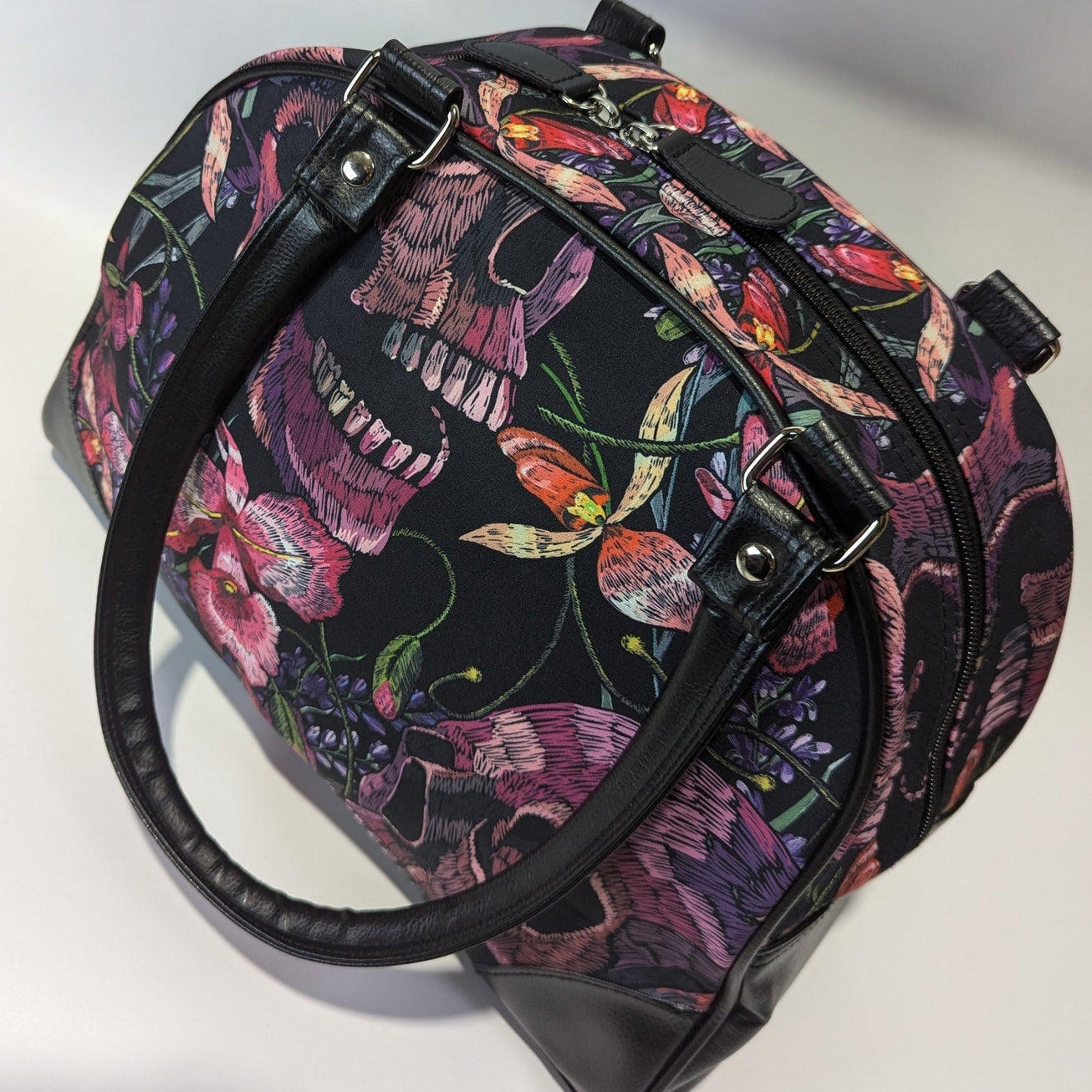SKULLS AND FLOWERS HANDBAG PURSE