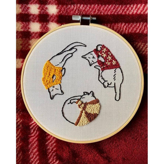 COZY SWEATER CATS EMBROIDERY KIT