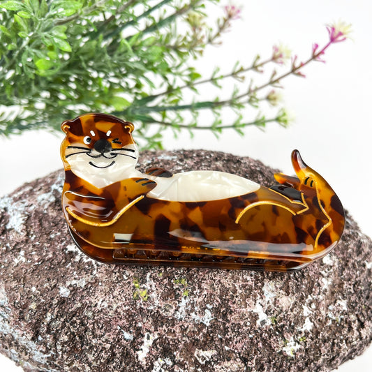 HAPPY OTTER HAIR CLAW CLIP