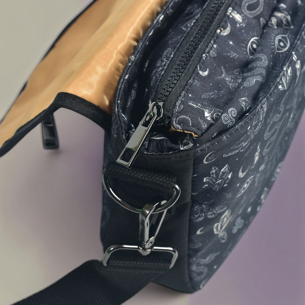 WANDERWITCH STRIDE CROSSBODY BAG