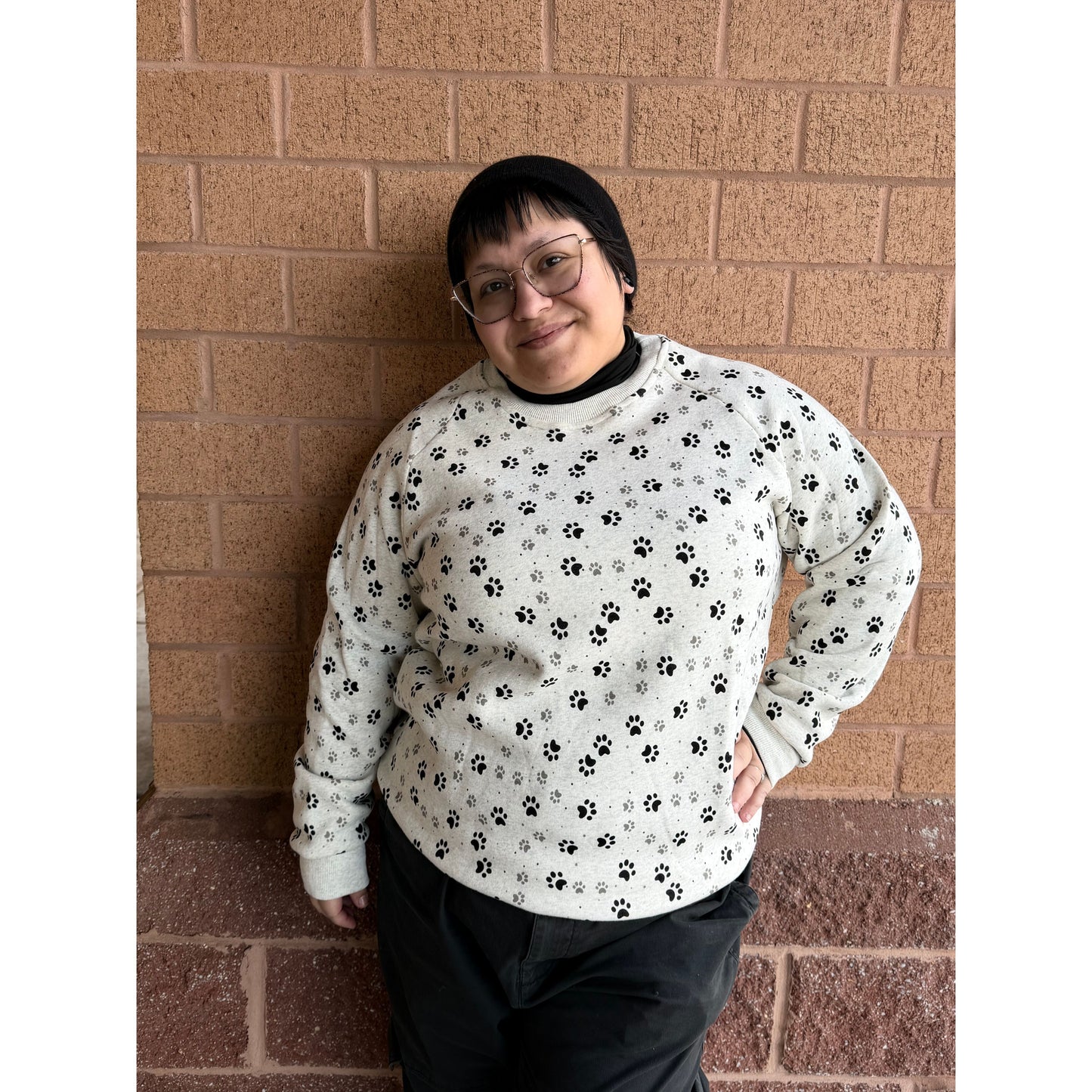 PAW PRINTS CREW NECK SWEATSHIRT