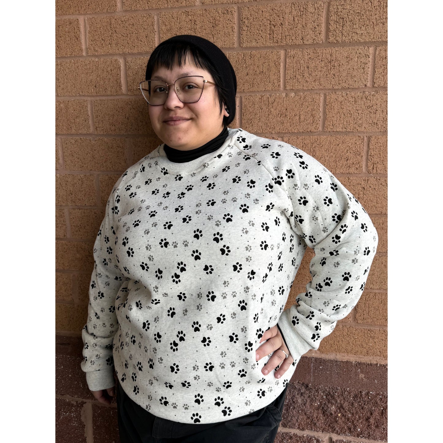 PAW PRINTS CREW NECK SWEATSHIRT