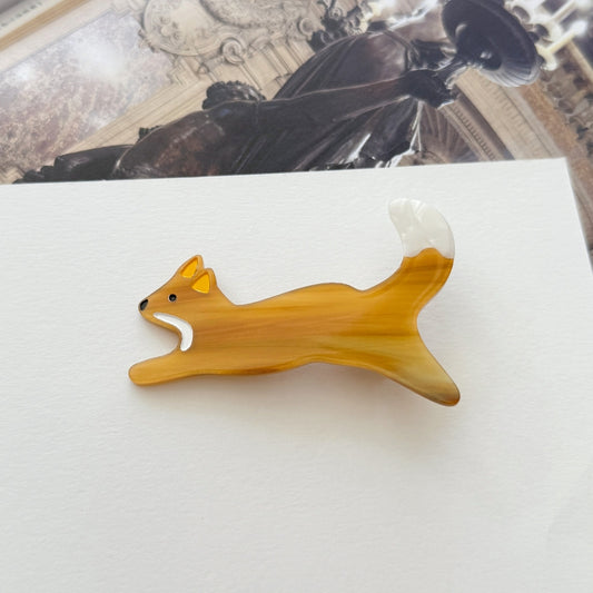 RUNNING FOX HAIR CLAW