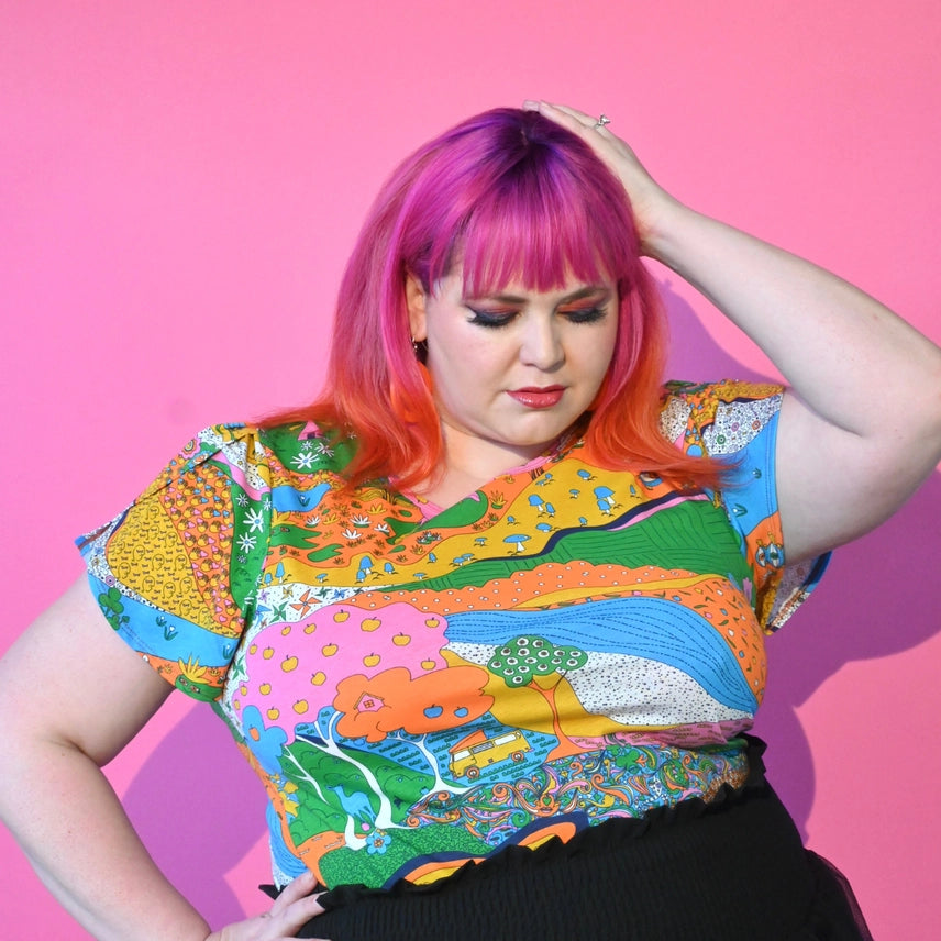 LANDSCAPE TULIP-SLEEVE TEE IN RAINBOW FARM