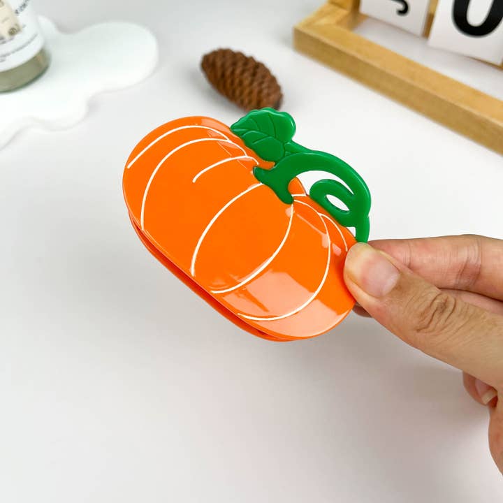 CUTE PUMPKIN HAIR CLAW