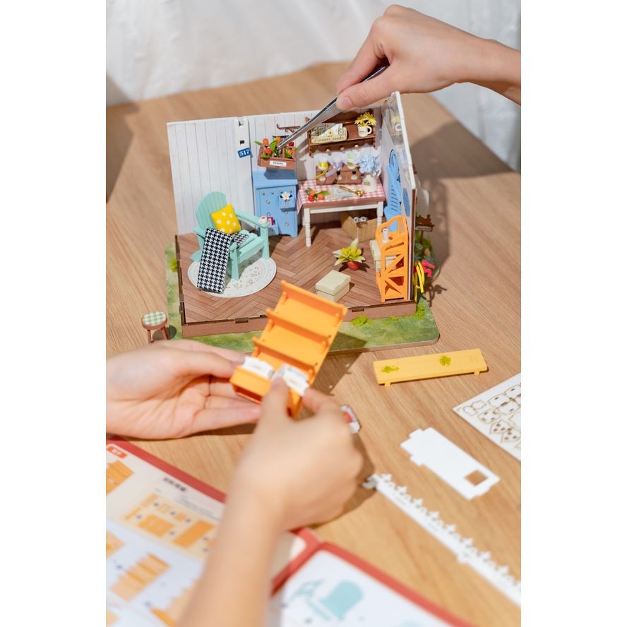 DREAMY GARDEN HOUSE 3-D WOODEN MINIATURE KIT