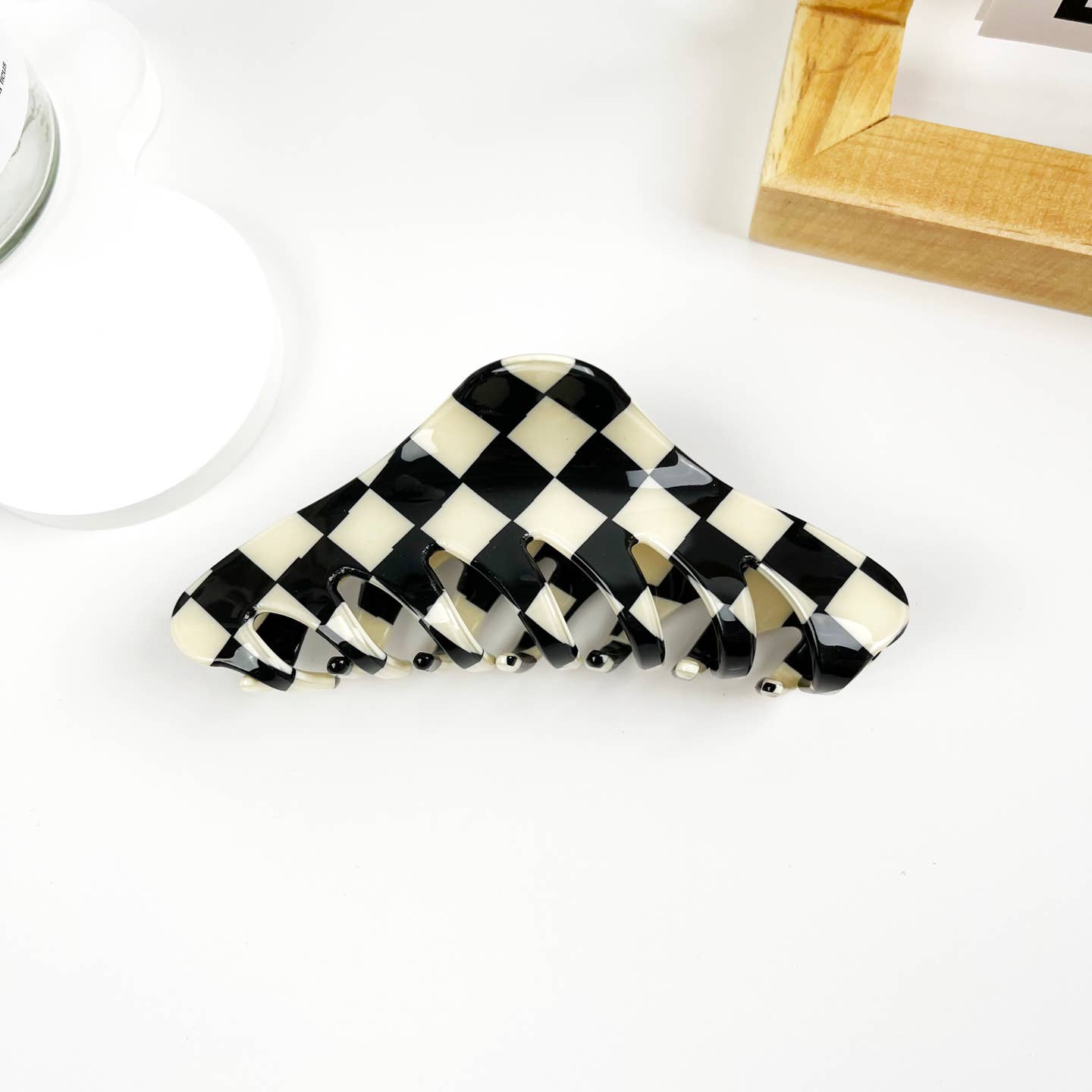 VINTAGE BLACK CHECKERBOARD CLAW CLIP