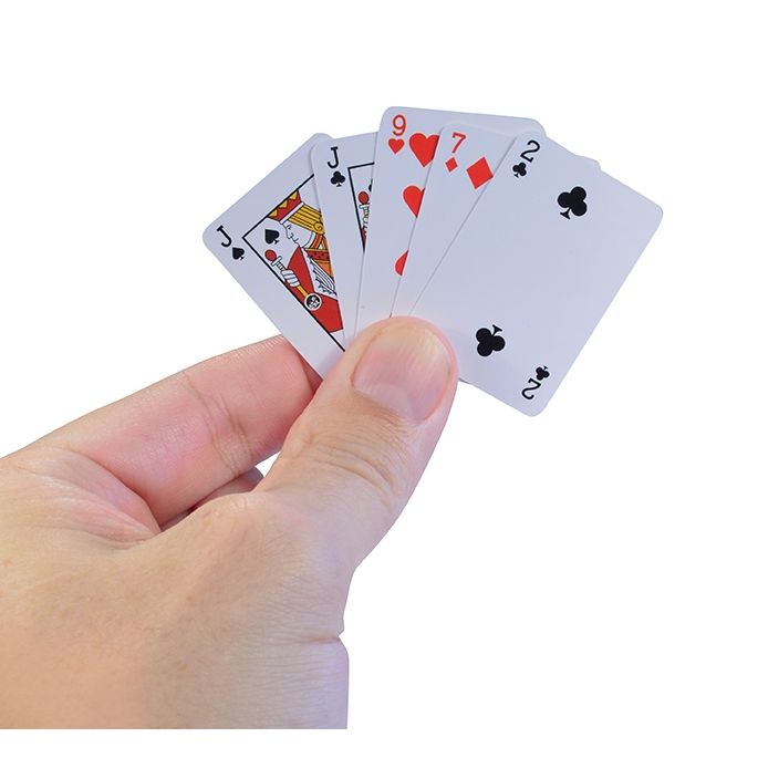 WORLD'S SMALLEST PLAYING CARDS