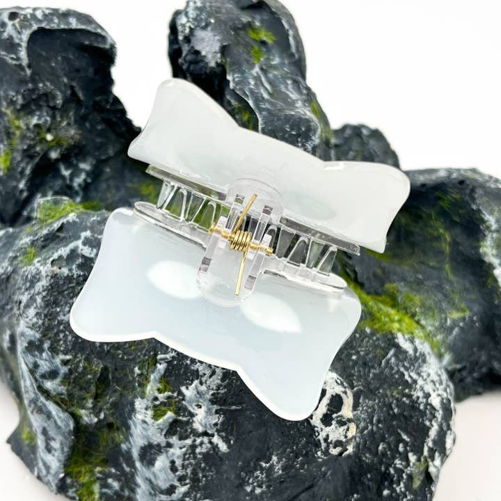 BIG-EYED GHOST CLAW CLIP