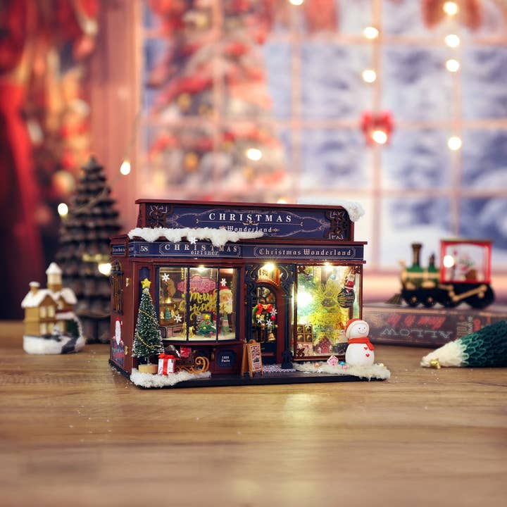 CHRISTMAS WONDERLAND: DIY MINIATURE HOUSE KIT