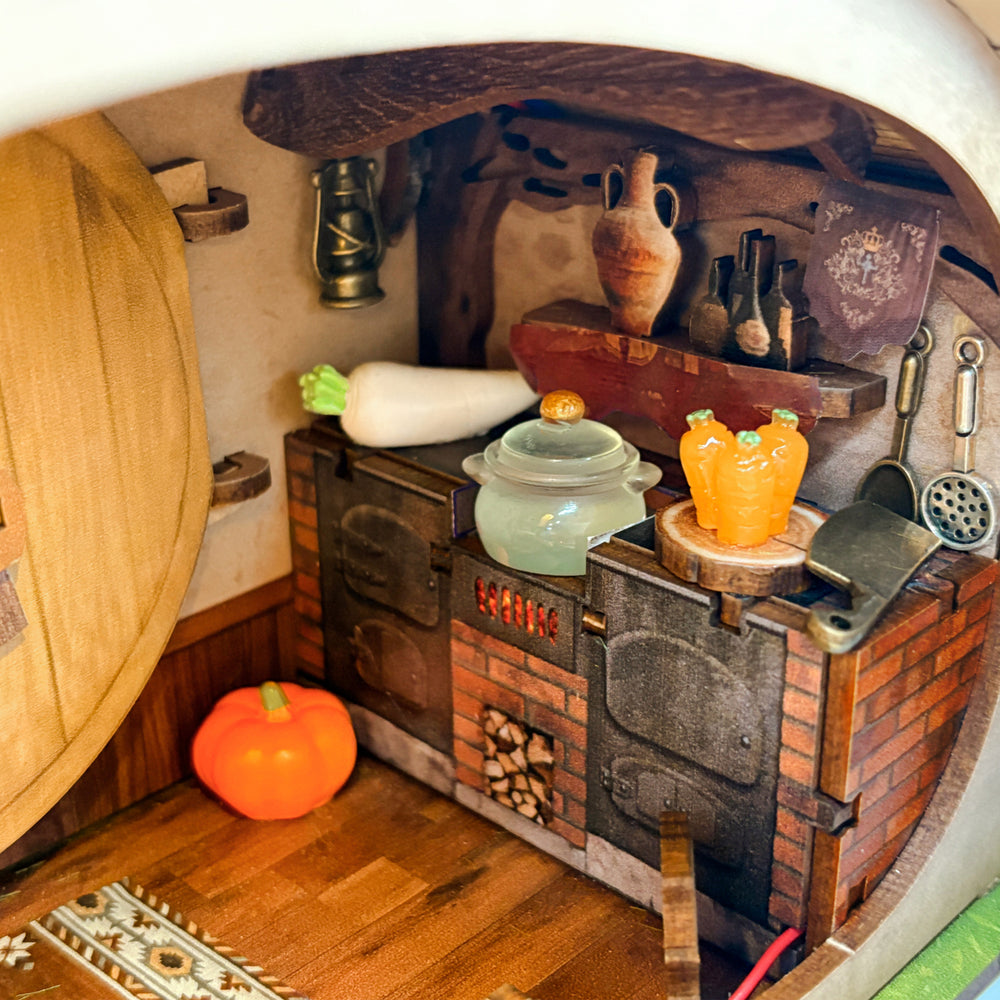 FERN HOLLOW: DIY MINIATURE HOUSE KIT (MIN704)